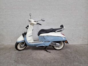 Peugeot DJANGO scooter