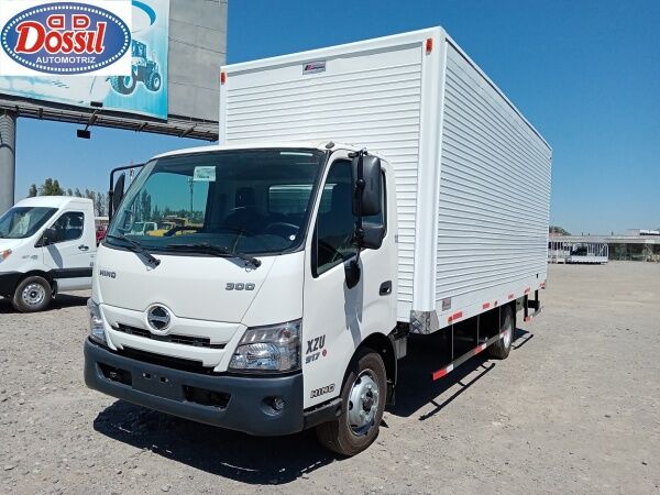 Hino XZU 917 4.0  box truck