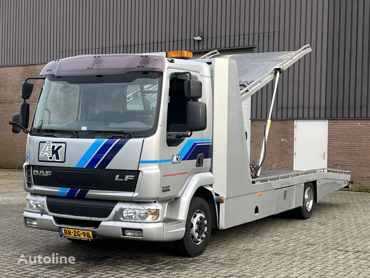 DAF LF 220 / Autotransporter met hefplateau / 2 autos / Airco / Manu