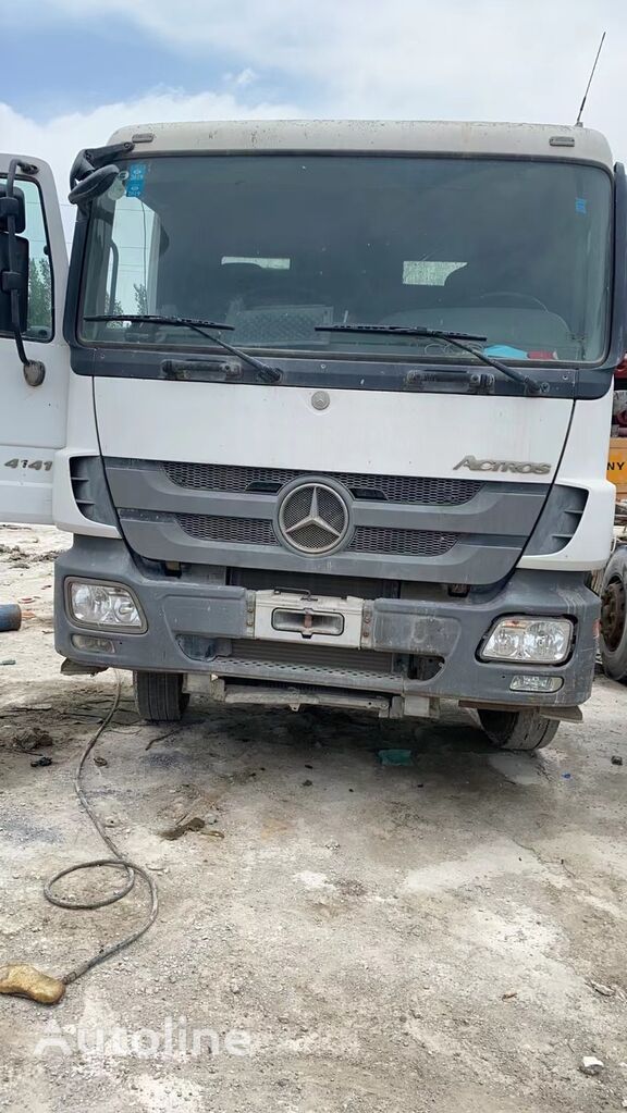 Mercedes-Benz 4141 chassis truck