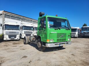 Volvo FL7 chassis truck