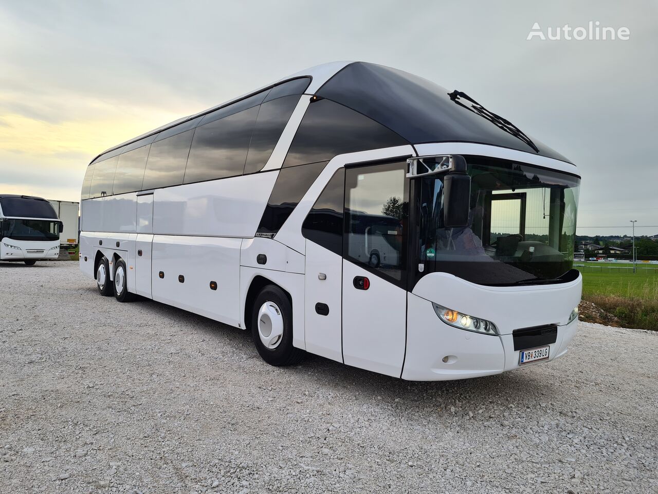 NEOPLAN Starliner 5217 SHD /56SS/ANALOG TACHO/TOP!!! coach bus for sale ...