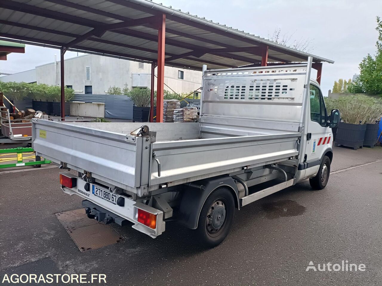 Buy Renault MASTER flatbed truck