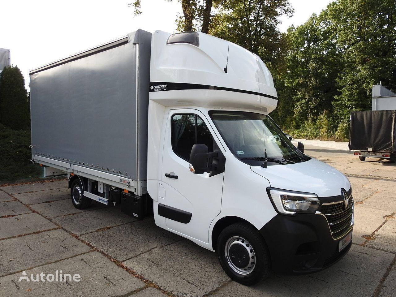 Renault Master Curtain side 4,9 m tilt truck