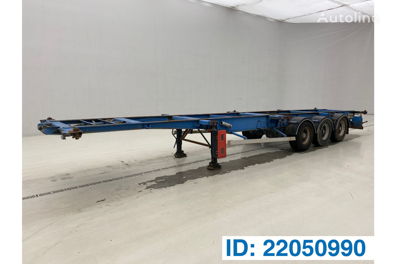 Fruehauf Skelet 20-30-40 ft container chassis semi-trailer
