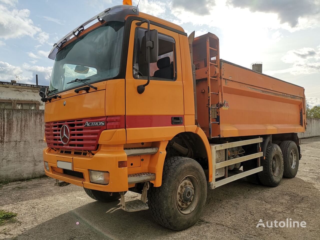 Mercedes-Benz 3331 dump truck