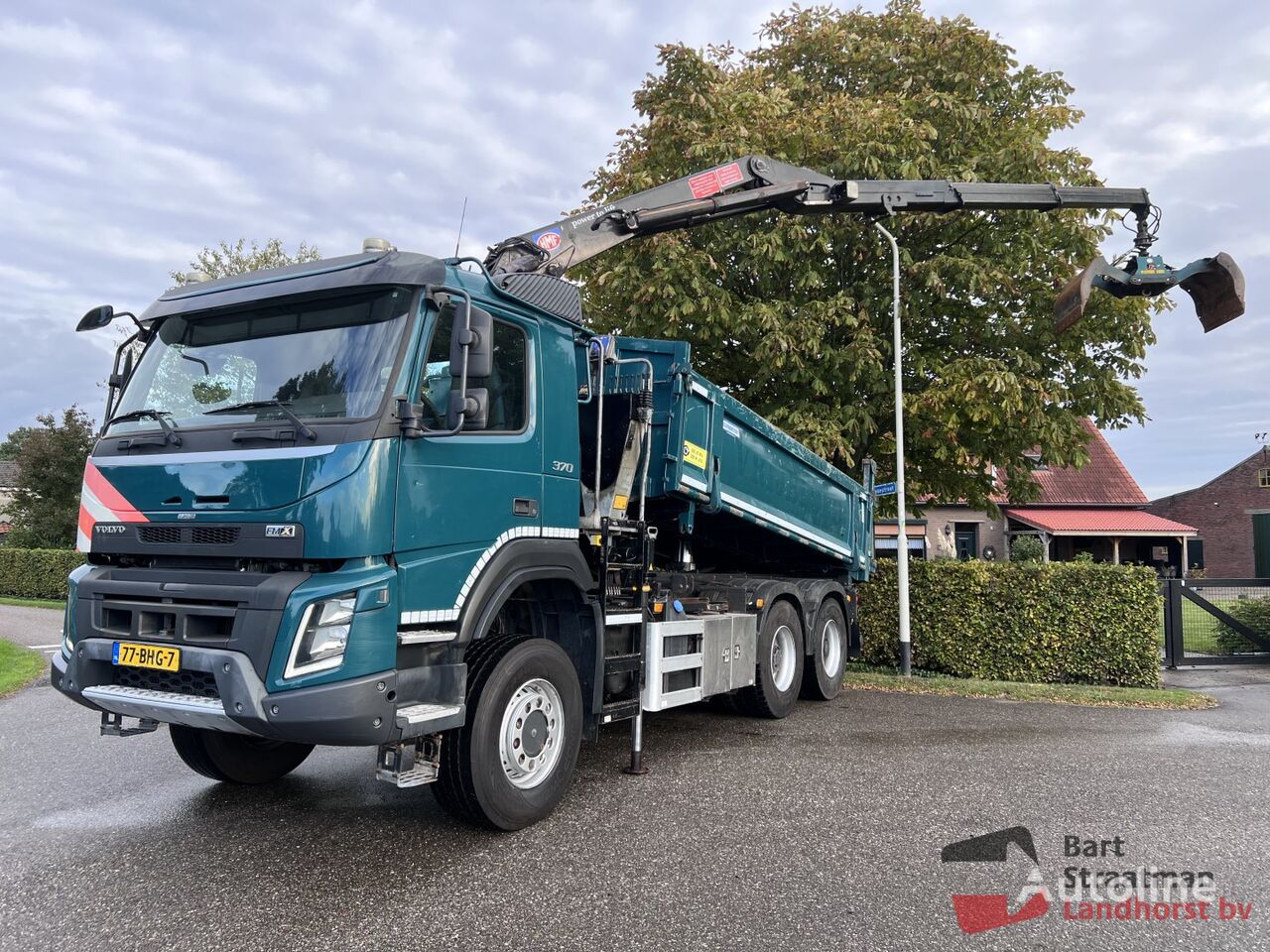 Volvo FMX 6x6 2 zijden kipper met HMF 1643 Z2 autolaadkraan dump truck for  sale Netherlands Landhorst, MG36755