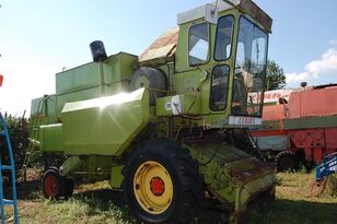 CLAAS Dominator 80 grain harvester