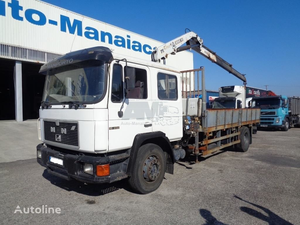 MAN 18.232 4X2 C/ REDUÇÃO CAB DUPLA 7 LUGARES C/ GRUA flatbed truck