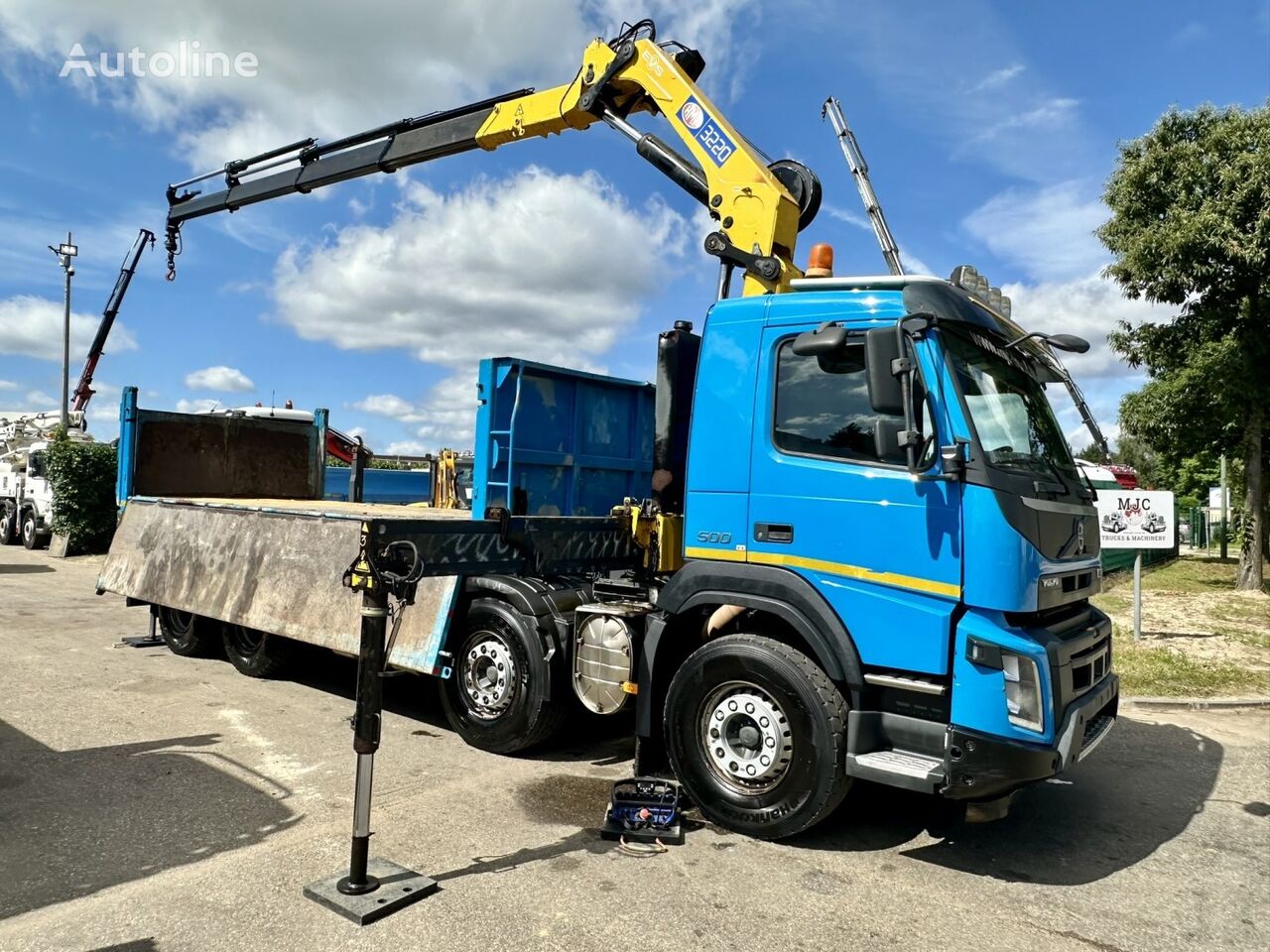 Volvo FMX 500 8x4 PLATFORM 6m + CRANE HMF 3220 K-4 - 5/6 F - ROTATOR - flatbed truck