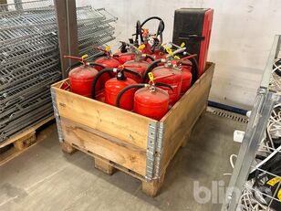 brandfiltar och skyltar fire fighting equipment