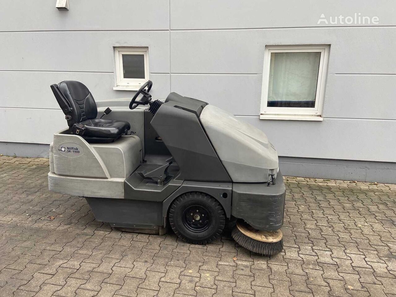 Buy Nilfisk SR 1900 road sweeper by auction Germany Obertraubling, BP39768