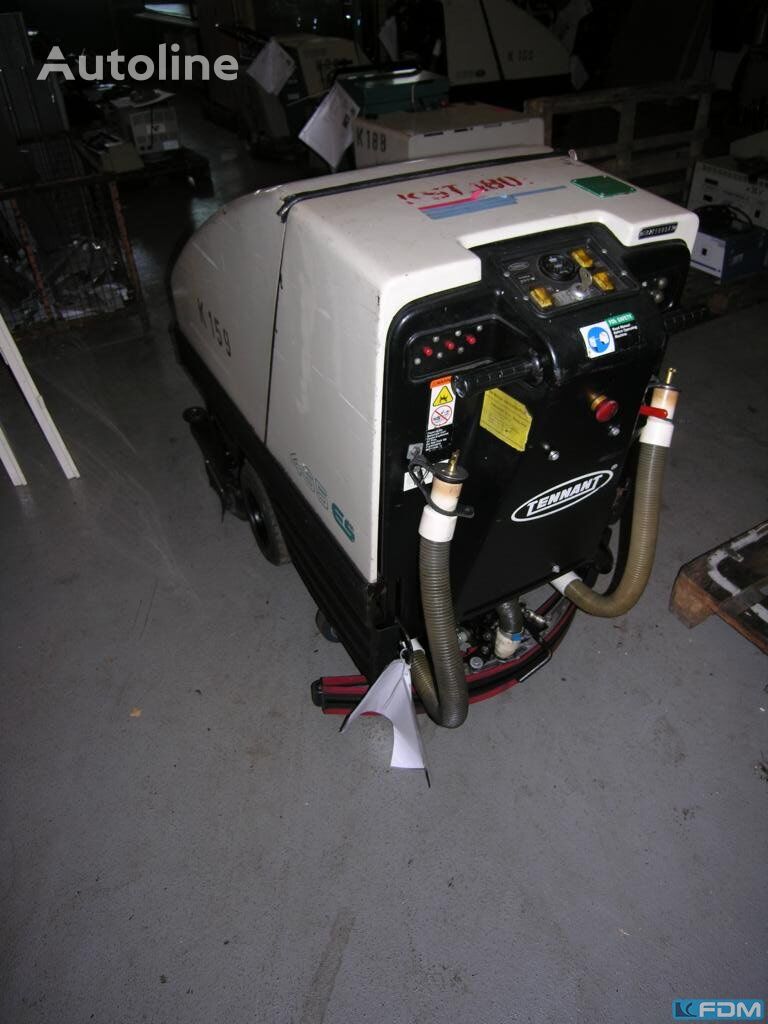 Tennant 465 ES scrubber dryer