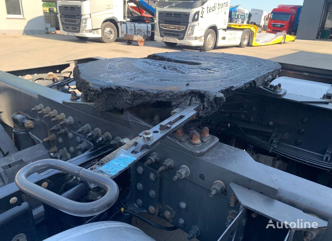 Jost SK5001102 fifth wheel for Volvo FH FM 4 12 13 truck tractor for