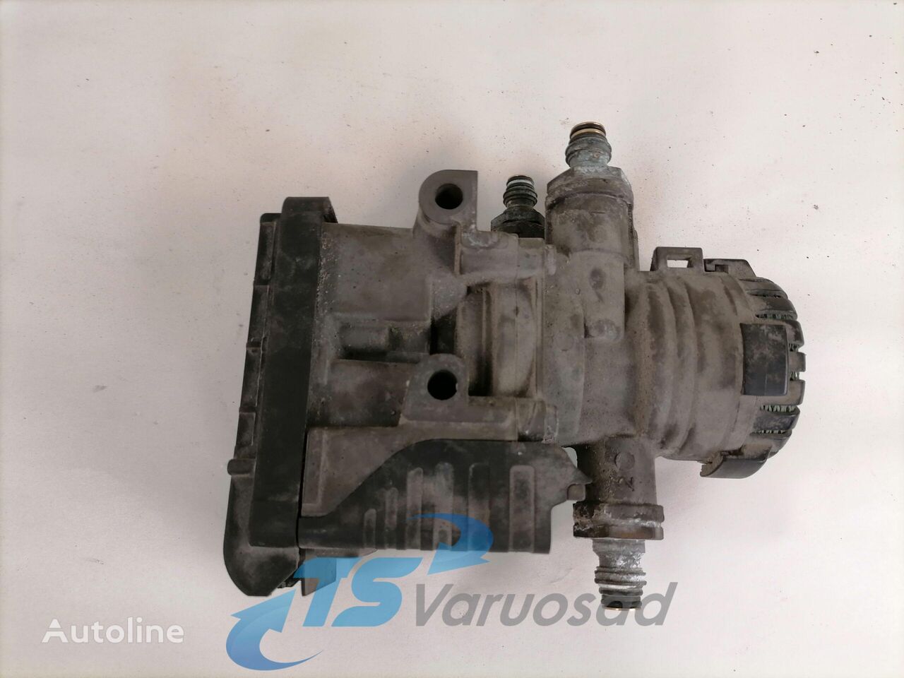 Volvo EBS brake valve 22225550 pneumatic valve for Volvo FH truck tractor