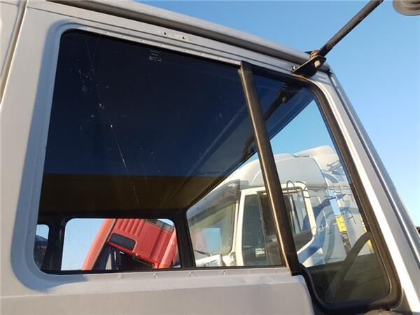 Luna PUERTA DELANTERO DERECHA Volvo FL  614 - 180/220 Chasis     Inte side window for Volvo FL 614 - 180/220 Chasis Intercooler E1/E2/E3 [5,5 Ltr. - 132 kW Diesel] truck