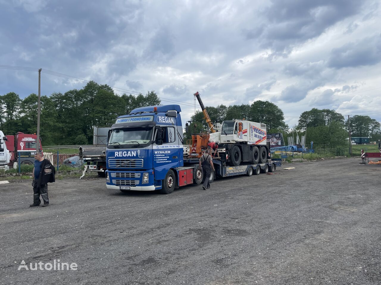 Volvo FH 460 truck tractor + low bed semi-trailer